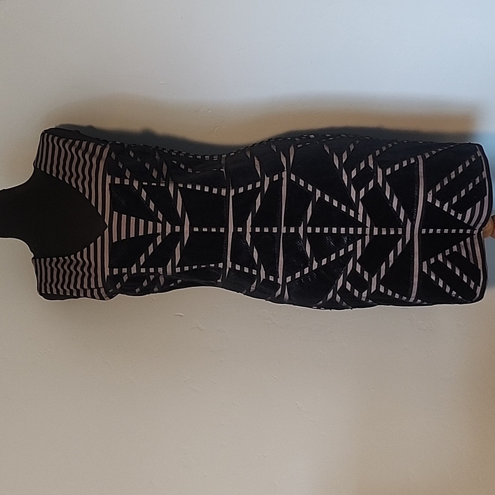Greylin Geometric Black Sheath Dress (Medium)